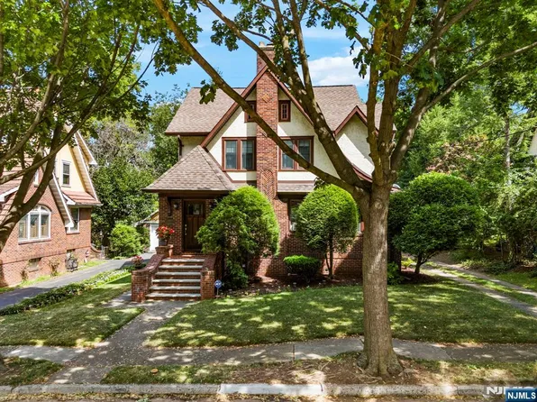 279 Grove St, Teaneck, NJ 07666