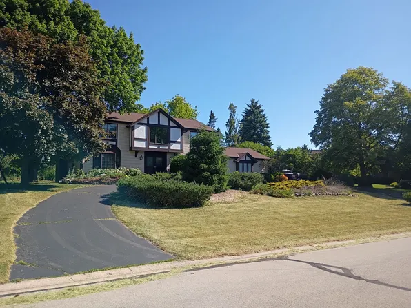 20550 Coventry Dr, Brookfield, WI 53045