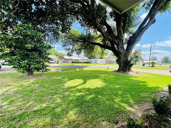 4th image of 4823 Victoria Dr