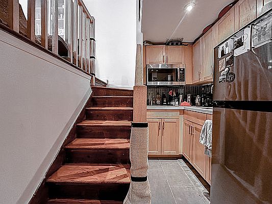 4th image of 690 Greenwich St APT 2C
