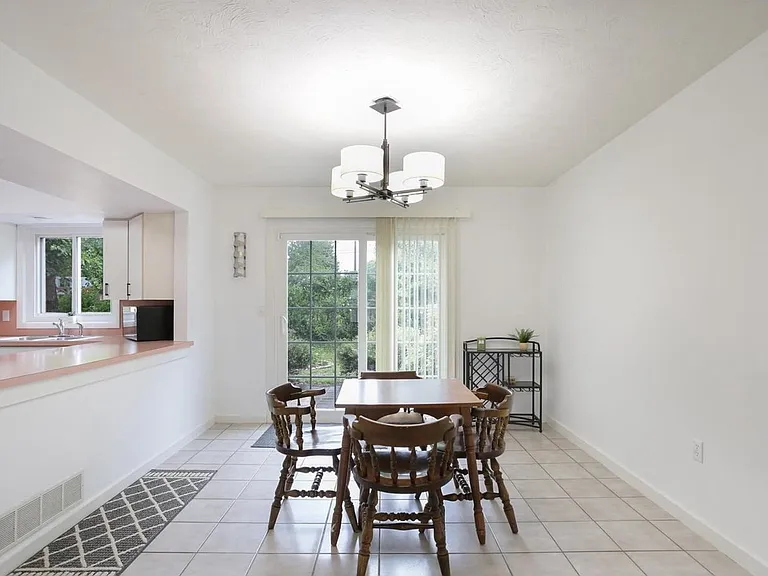 1901 Mountain View Rd — Photo 9