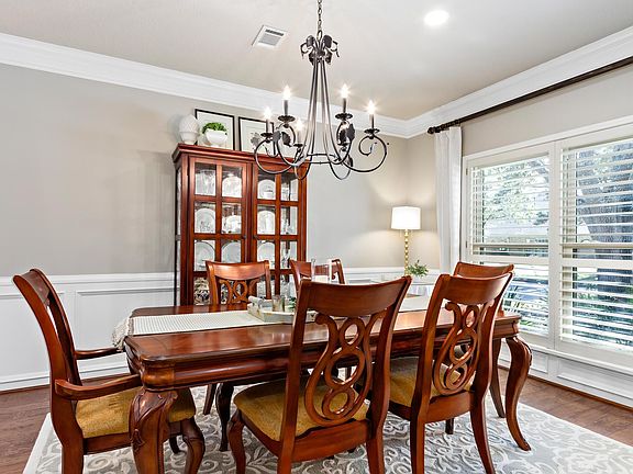 4th image of 6190 Sheridan Oaks Dr