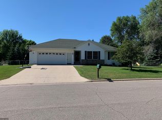 924 E 4th St, Litchfield, MN 55355