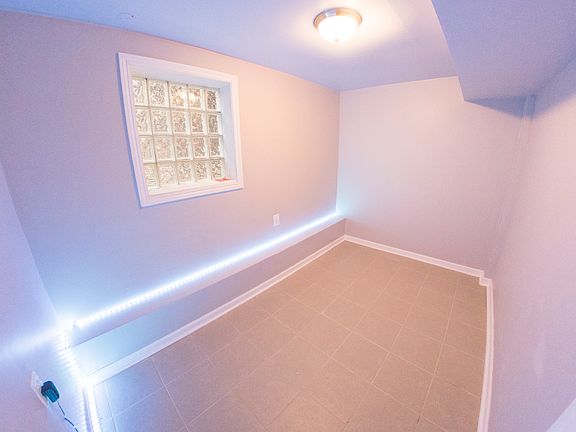 4th image of 3286 N Elston Ave