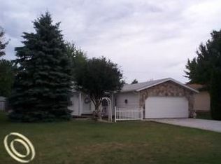 4075 Violet Ave, Saint Clair, MI 48079