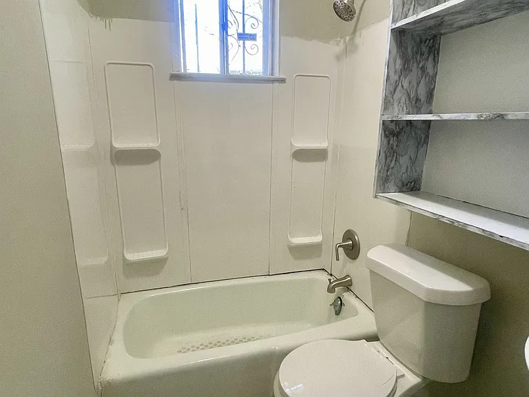 1210 Sheridan Ave — Photo 5