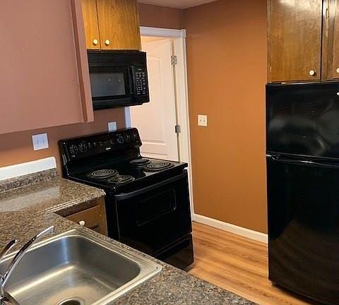 4th image of 12025 32nd Ave NE Unit 8