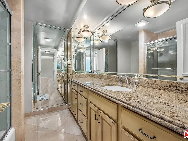 10701 Wilshire Blvd #1903 — Photo 22