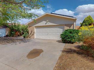856 Entrada Dr SW, Los Lunas, NM 87031