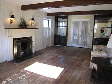 3rd image of 411 Charles Ave