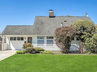 72 Blacksmith Rd, Levittown, NY 11756