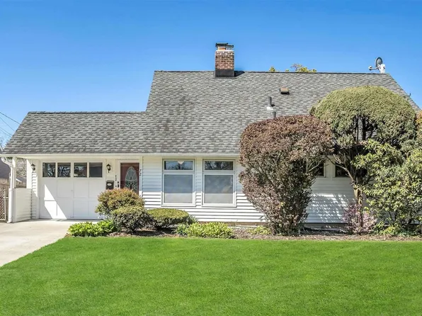 72 Blacksmith Road, Levittown, NY 11756