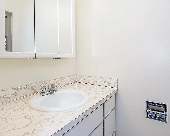 1408 Queen Anne Ave N — Photo 22