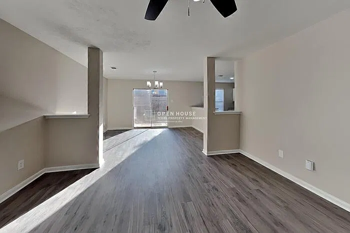 3 bed, 2.5 bath, 1344 sqft, $1,725 — Photo 4