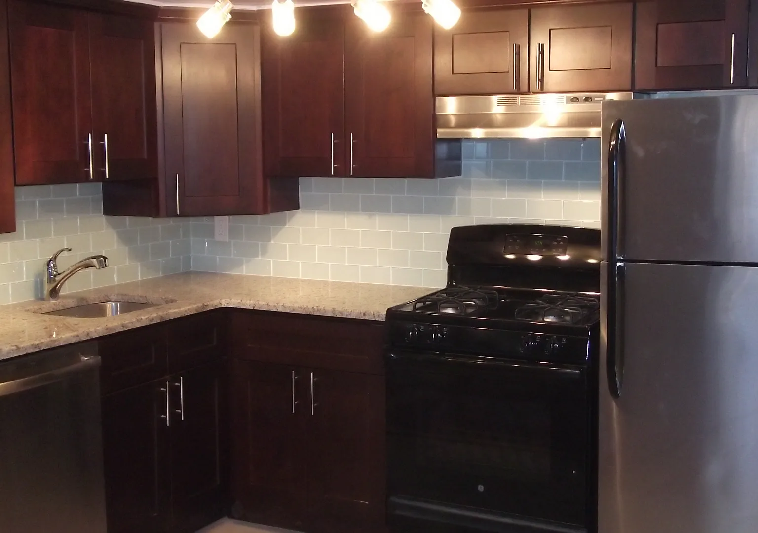 2 bed, 1200 sqft, $2,190 — Photo 3