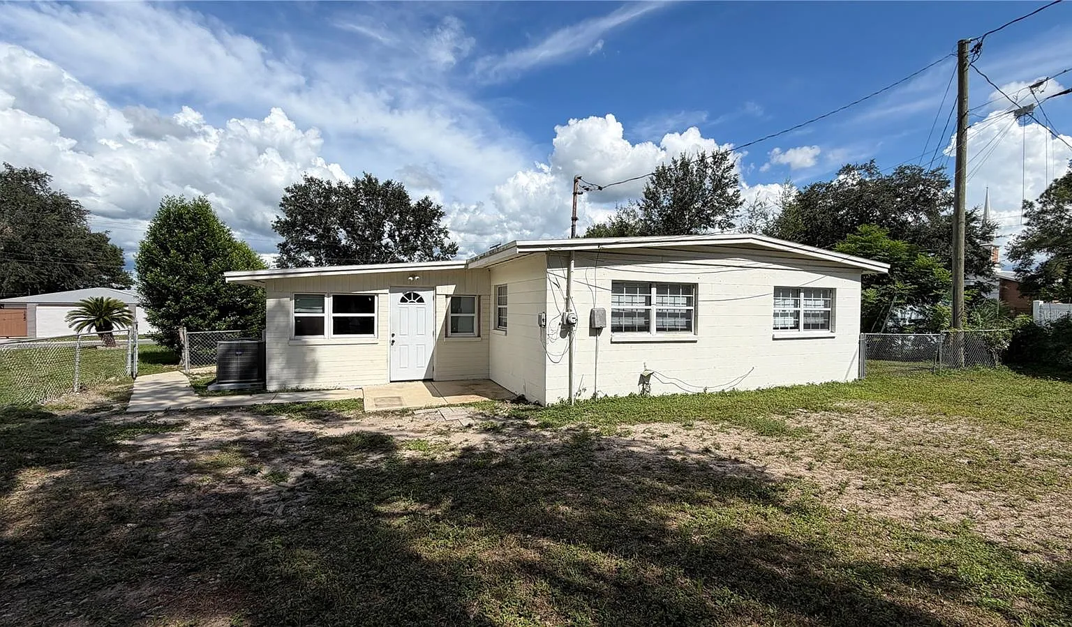 4 bed, 2.0 bath, 1294 sqft, $2,150 — Photo 3