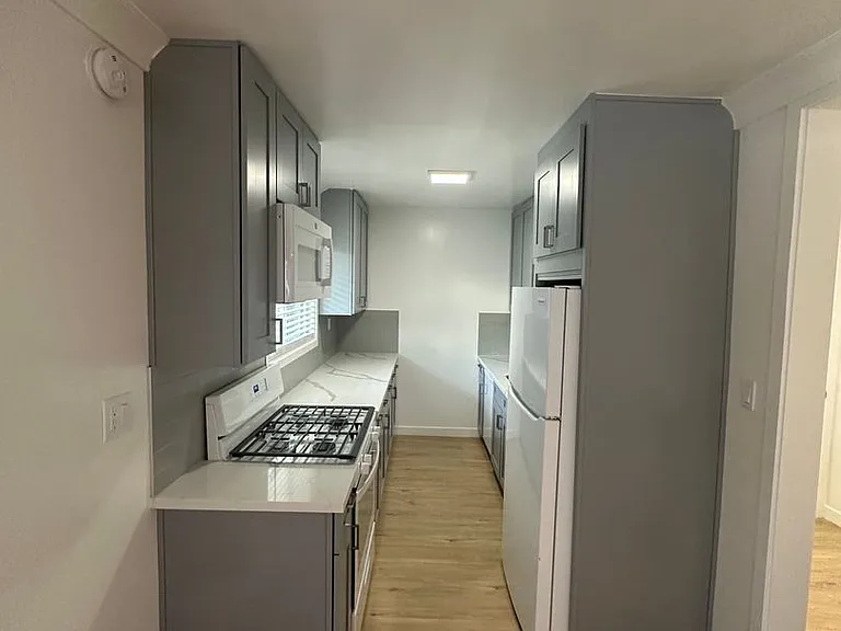 The Diplomat Apartments — Photo 10