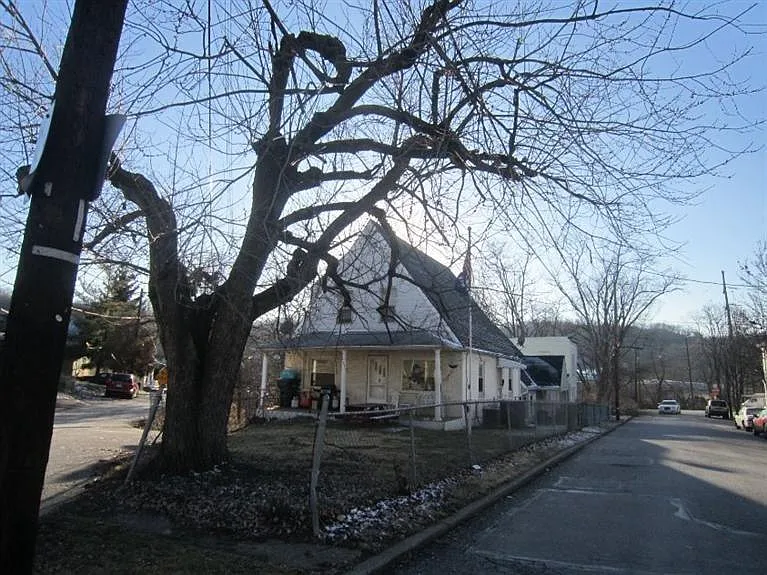 427 Linden Ave photo 1