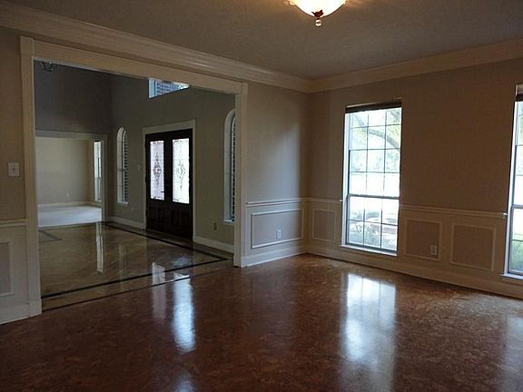 2nd image of 1800 Creekside Dr