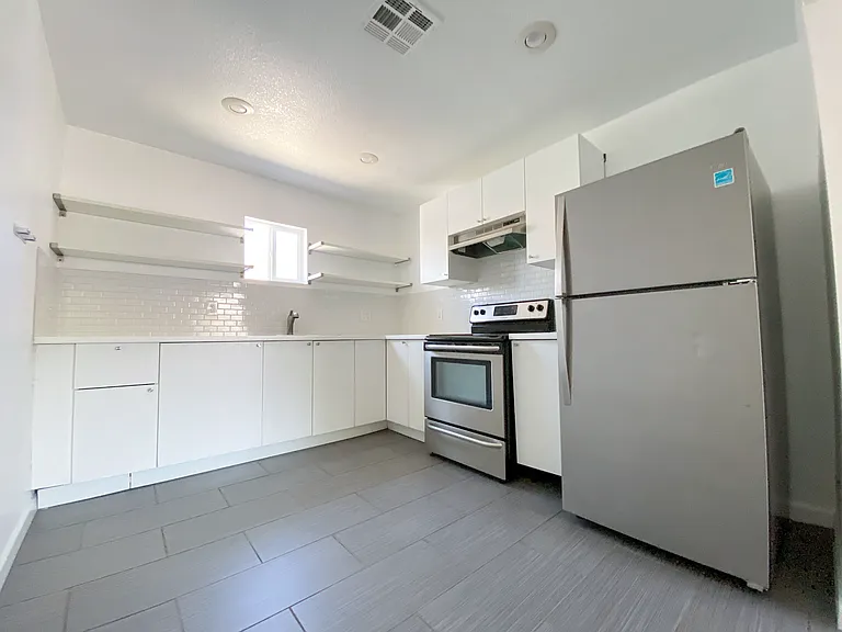 520 S 11th St — Photo 1