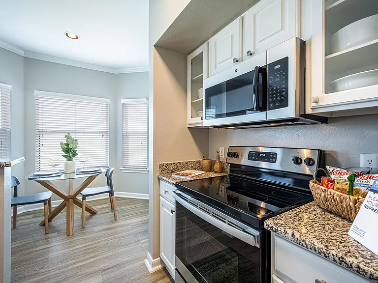 Baypoint Apartments — Photo 40