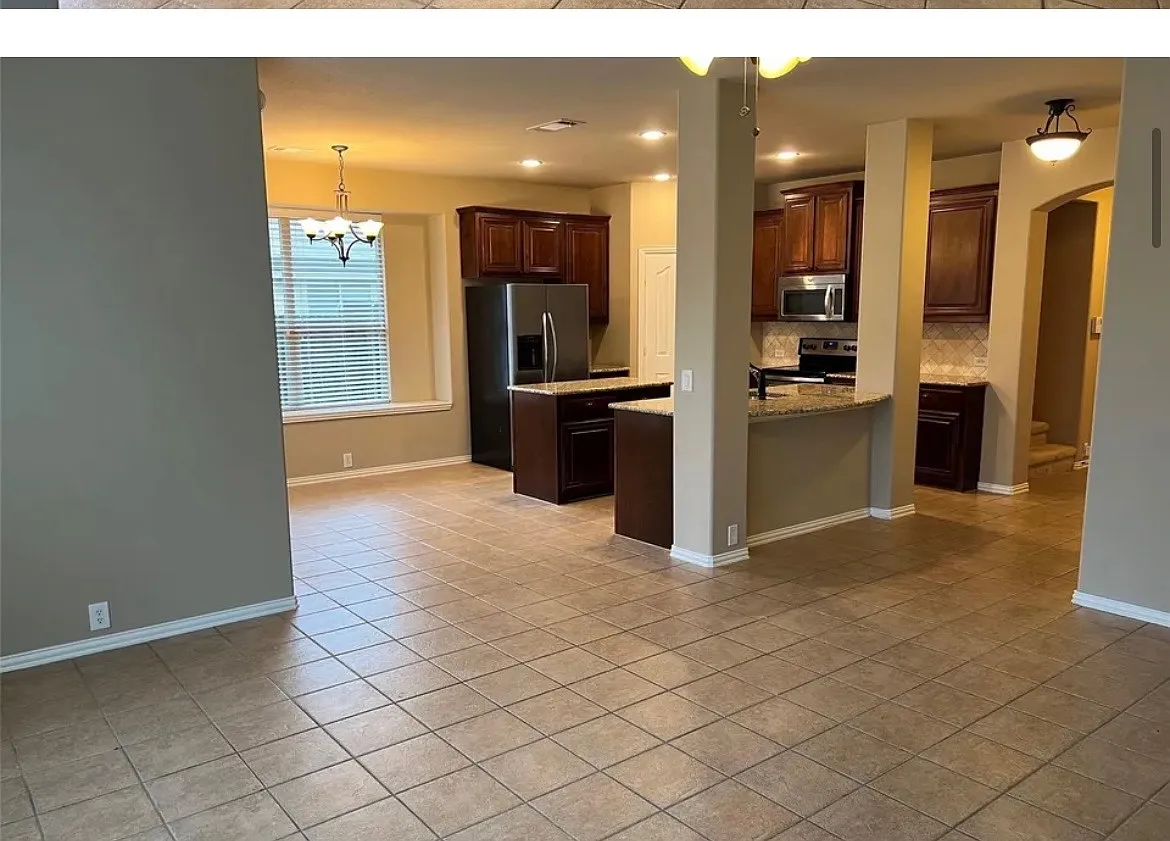 Building Photo - 905 Willow Crest Dr