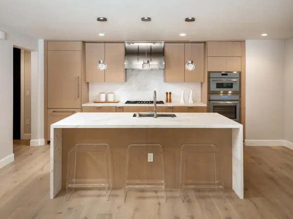 450 1st St #101, Los Altos, CA 94022