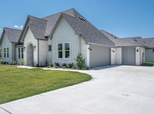 2703 Village Rd, Granbury, TX 76049