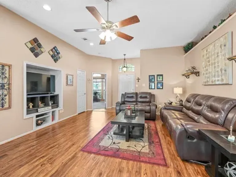 117 E Forestwood Dr — Photo 6