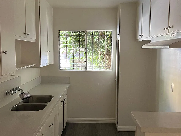 1035 N Edinburgh Ave #1 — Photo 6