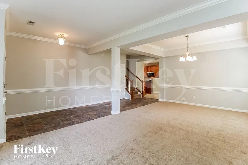 4 bed, 3.0 bath, 2825 sqft, $2,750 — Photo 2