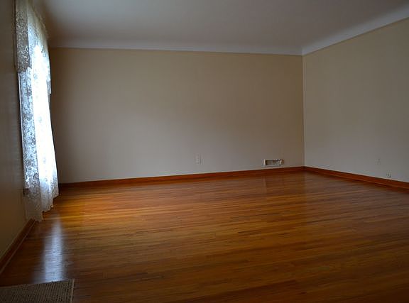 4th image of 2435 Park Dr