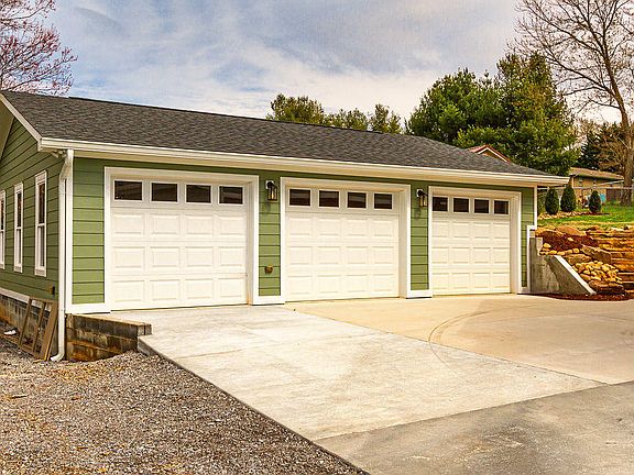 5th image of 2420 Southview Dr