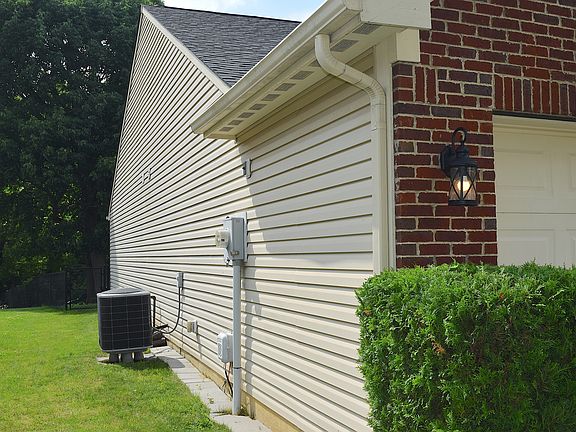 3rd image of 1820 Irish Lake Ln