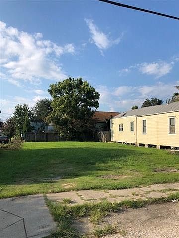 1st image of 4535 Annunciation St