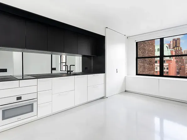 237 Madison Avenue image 1 of 11