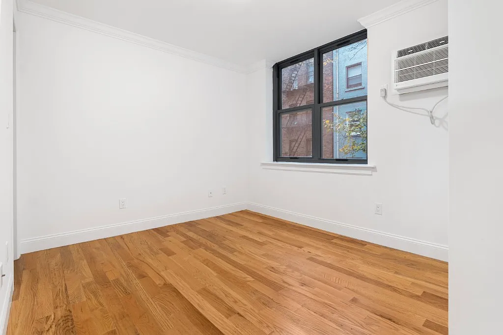 Building Photo - 210 E 22nd St #5A