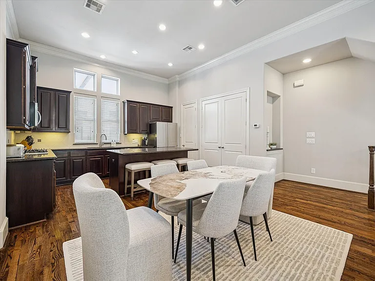 2048 Fannin Sta S — Photo 9