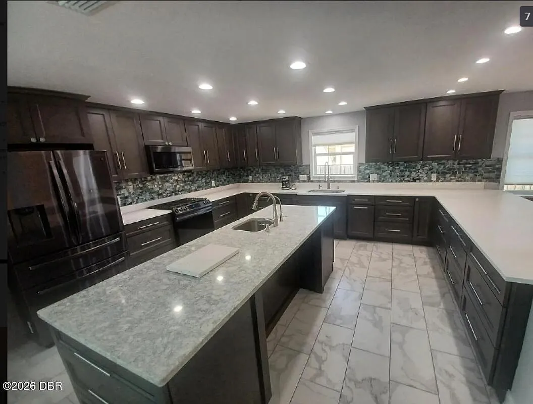 4 bed, 3.0 bath, 3398 sqft, $4,680 — Photo 4