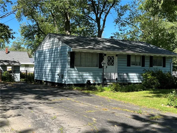 2903 Lincoln Dr, Ashtabula, OH 44004