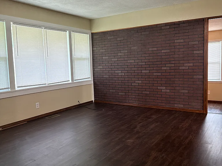 2067 N Columbia Ave — Photo 6