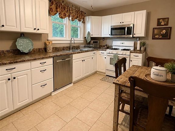 4th image of 1534 Oakland Rd