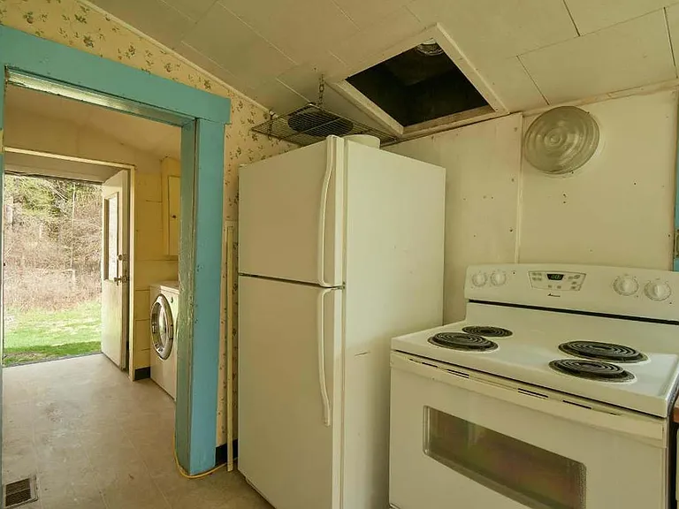 64 White Pl #A — Photo 4