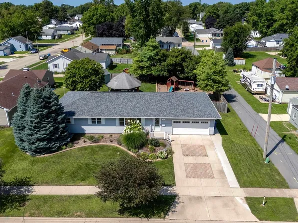 401 3rd Ave, De Witt, IA 52742