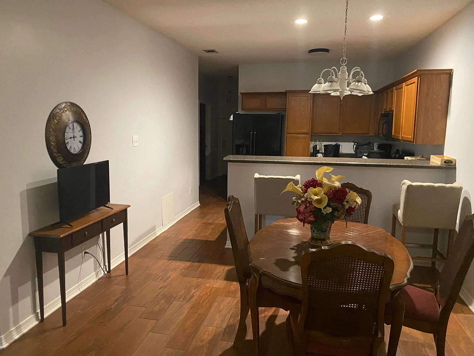 3 bed, 1185 sqft, $1,900 — Photo 4