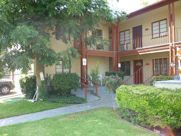 3425 Fairmount Blvd #6 — Photo 16