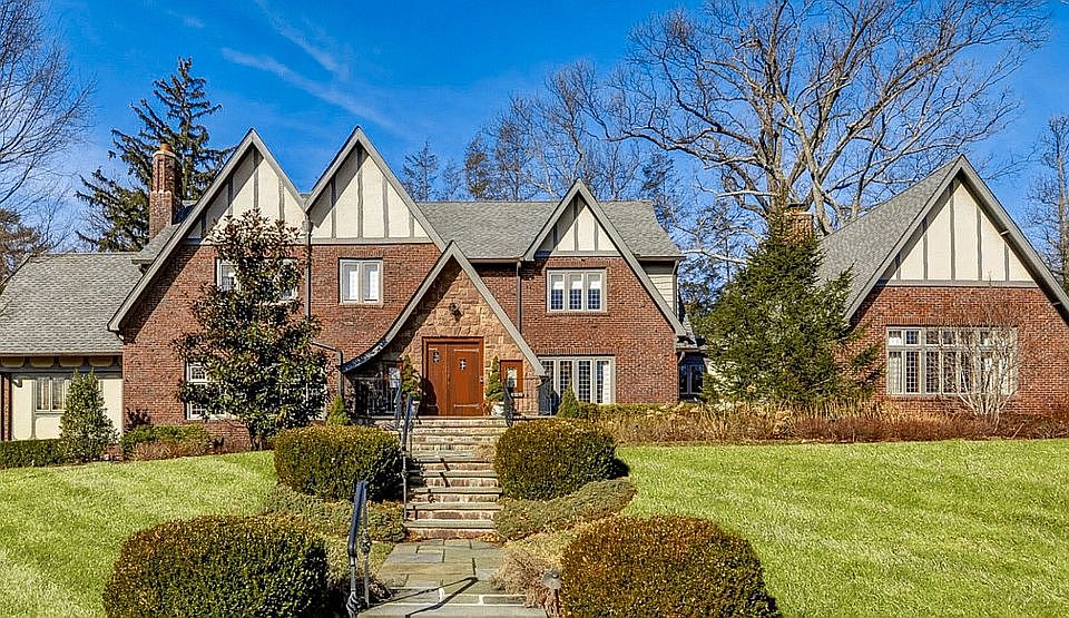 1st image of 100 Woodfield Dr
