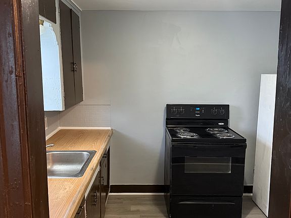 2nd image of 1528 W Gardner Ave APT 2