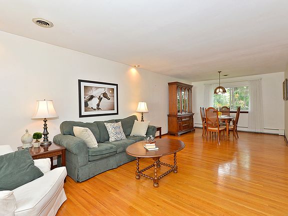 3rd image of 119 Kaufman Dr