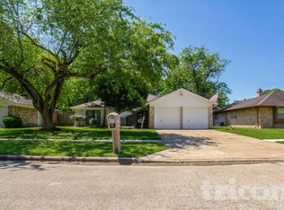 16259 Hollow Wood Dr, Houston, TX 77090